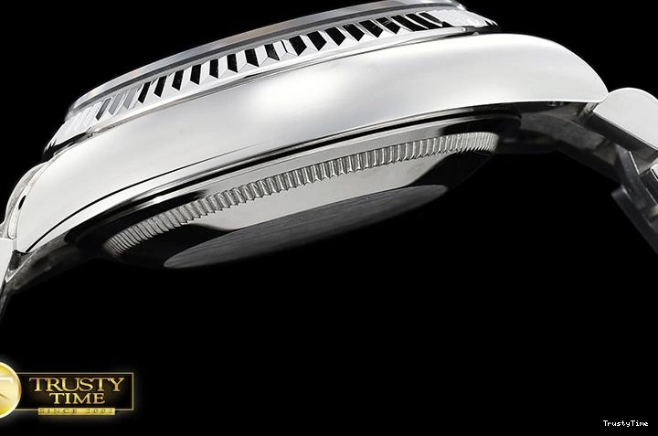 1118 RDD0214B – DayDate 36mm GoAnywhere 682